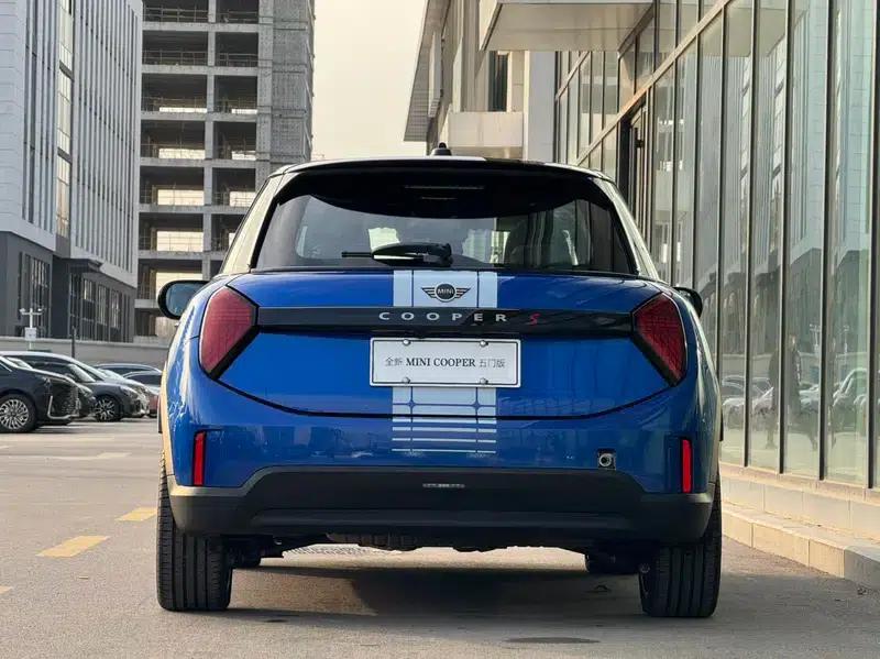 MINI 2025 2.0T COOPER S 5-Door Artist Edition — миниатюра 4