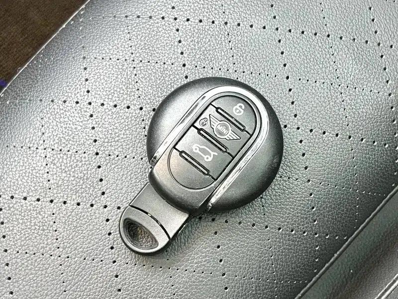 MINI 2019 2.0T COOPER S Classic — миниатюра 11