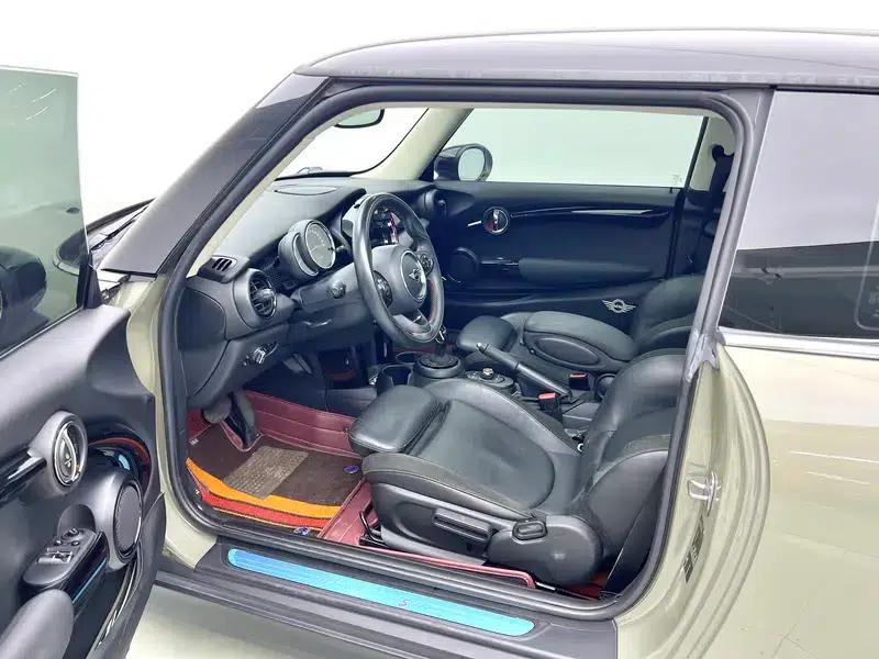 MINI 2019 2.0T COOPER S Classic — миниатюра 17
