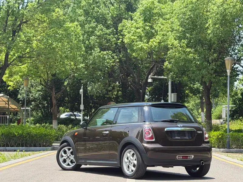 2011 MINI 1.6L COOPER Fun — миниатюра 5