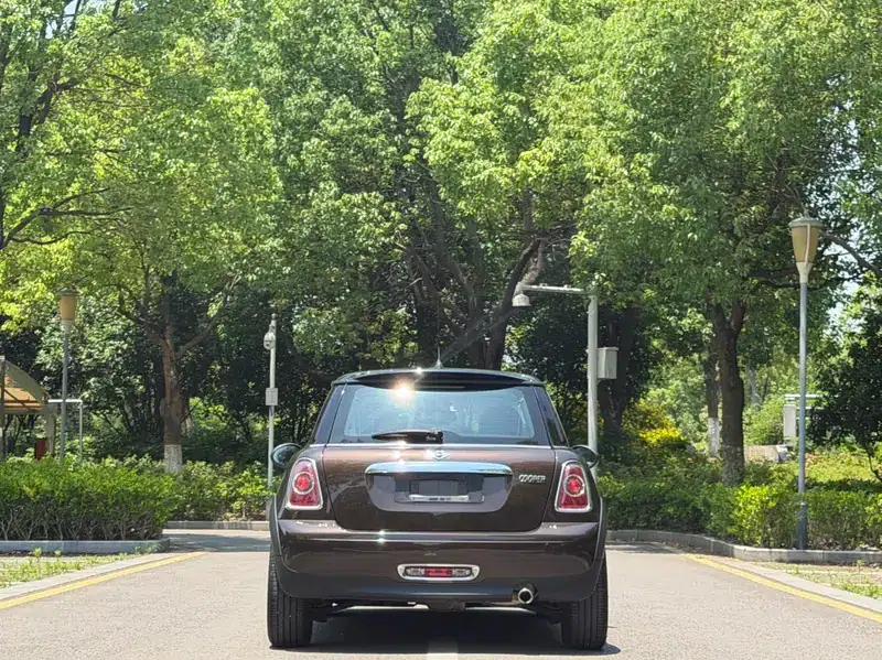 2011 MINI 1.6L COOPER Fun — миниатюра 9