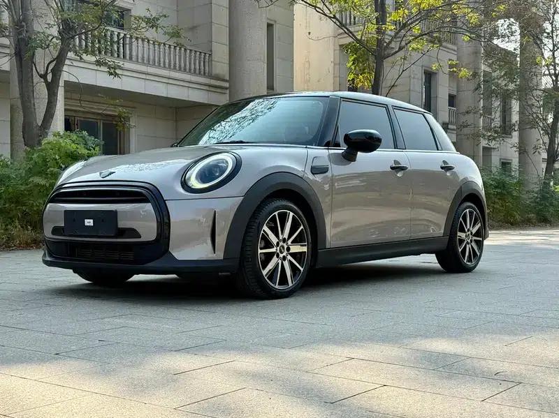 MINI 2022 1.5T COOPER Artist 5-Door Edition — миниатюра 1