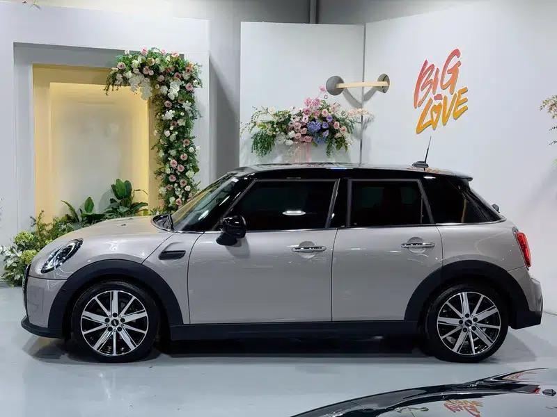 MINI 2022 Facelift 1.5T COOPER Artist 5-Door Edition — миниатюра 3