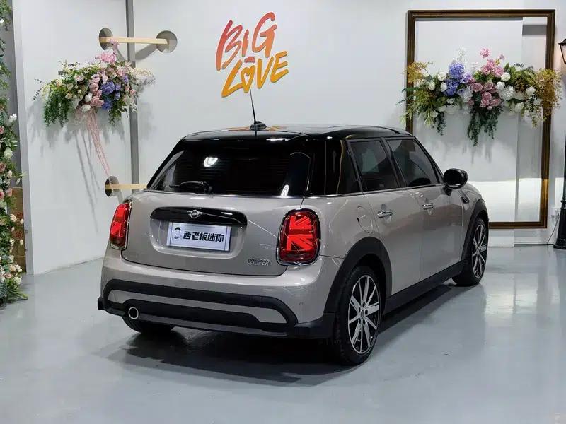 MINI 2022 Facelift 1.5T COOPER Artist 5-Door Edition — миниатюра 5