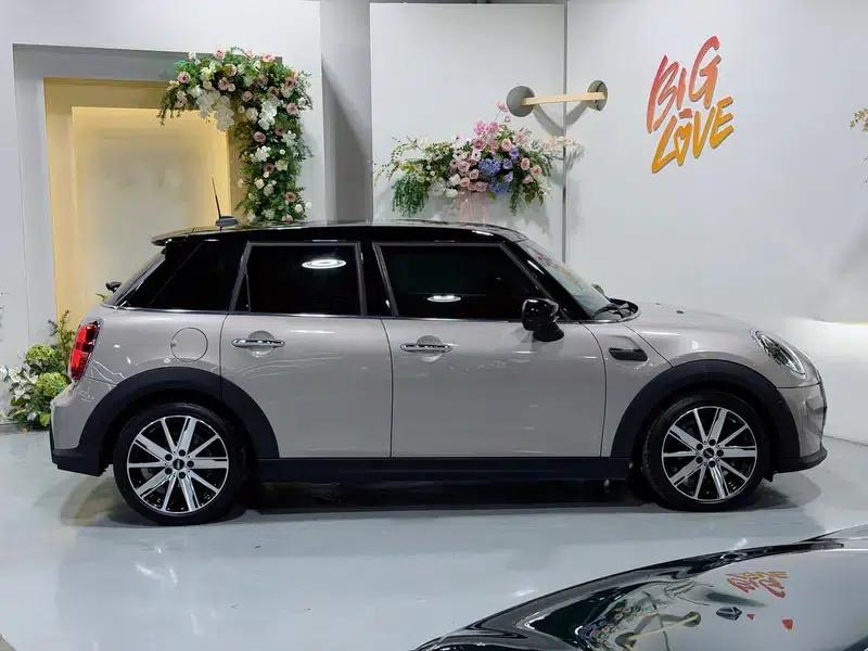 MINI 2022 Facelift 1.5T COOPER Artist 5-Door Edition — миниатюра 6