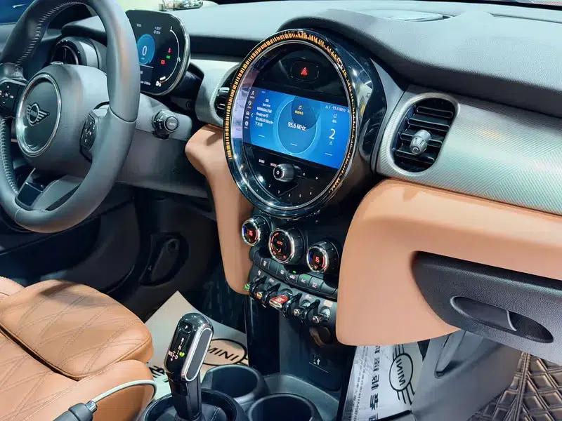 MINI 2022 Facelift 1.5T COOPER Artist 5-Door Edition — миниатюра 9