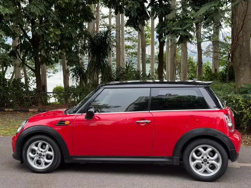 2011 MINI 1.6L COOPER Fun — миниатюра 3
