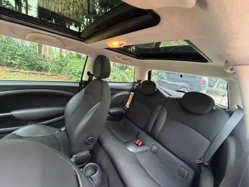 2011 MINI 1.6L COOPER Fun — миниатюра 32