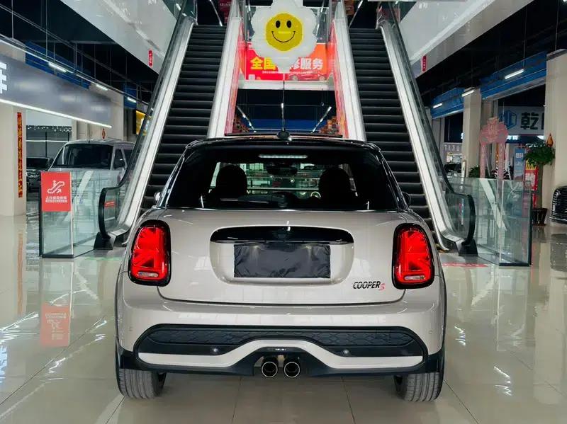 MINI 2023 2.0T COOPER S Artist 5-Door Edition — миниатюра 3