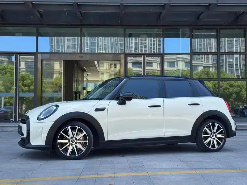 MINI 2023 Facelift 1.5T COOPER Artist 5-Door Edition — миниатюра 3