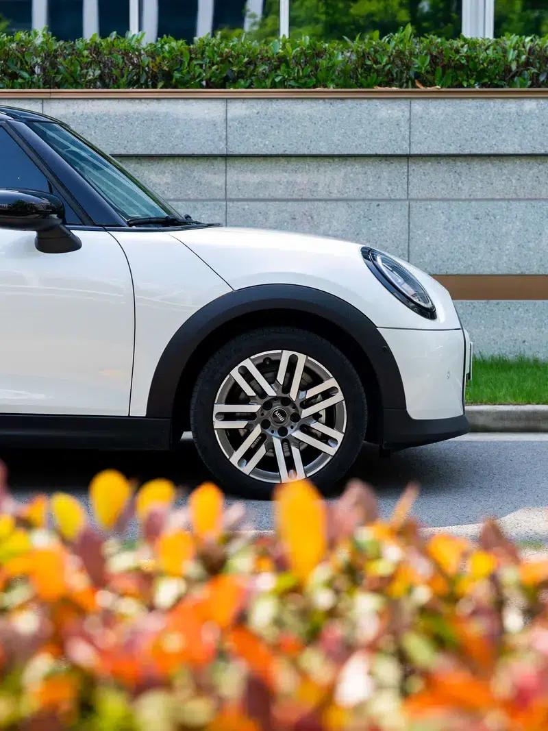 MINI 2025 1.5T COOPER 5-Door Classic — миниатюра 8