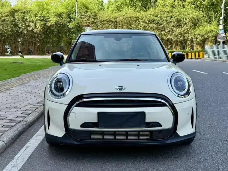 MINI 2022 1.5T COOPER Classic — миниатюра 2