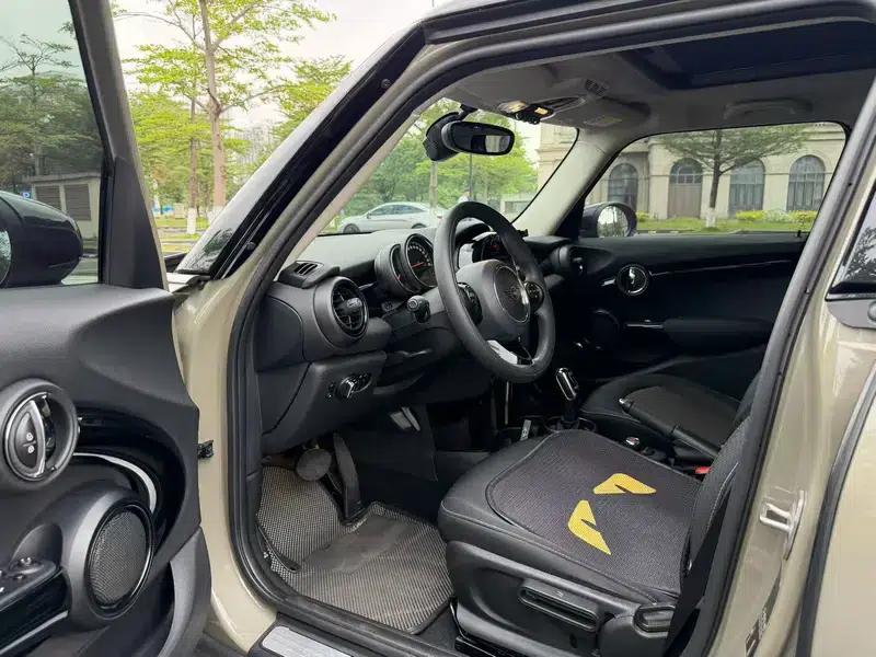 2020 MINI 1.5T ONE 5-Door Edition — миниатюра 9