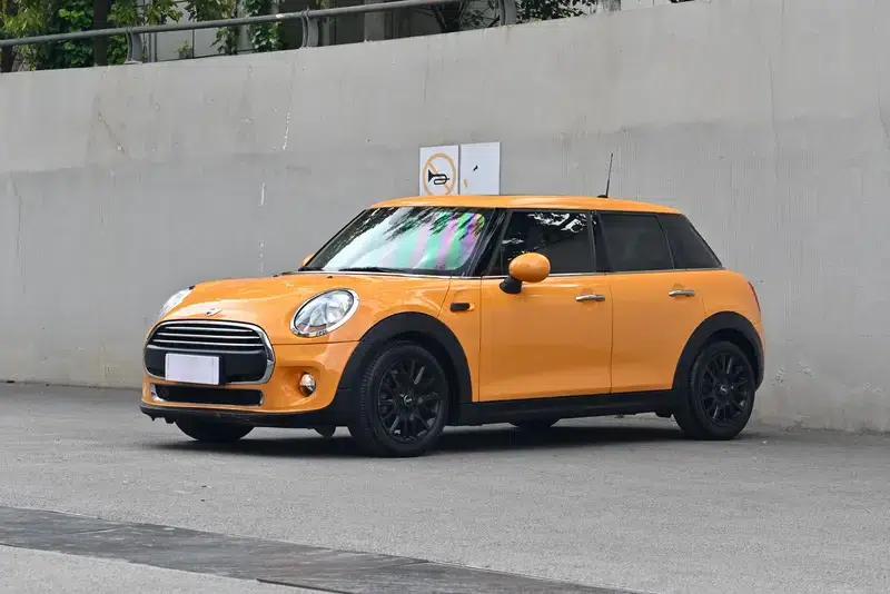 2016 MINI 1.2T ONE Avant-garde 5-Door Edition — миниатюра 1