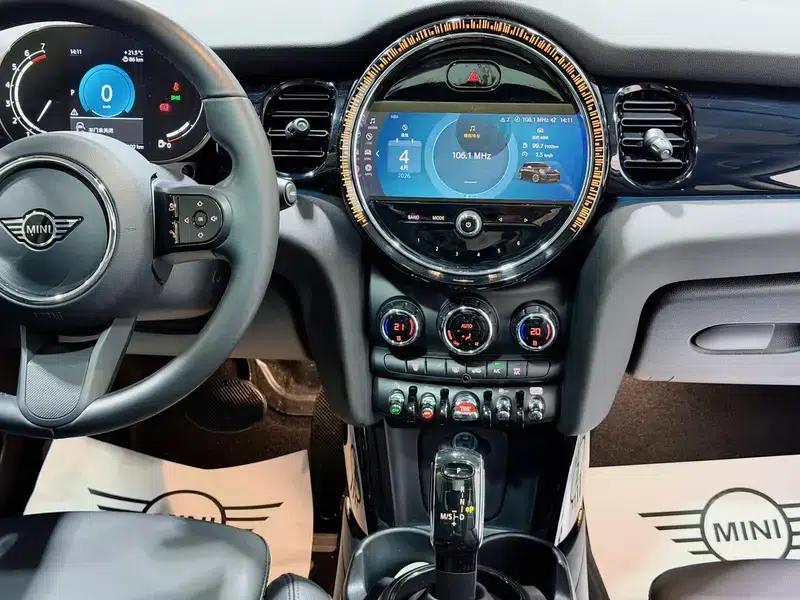 MINI 2023 Facelift 1.5T COOPER Artist — миниатюра 6