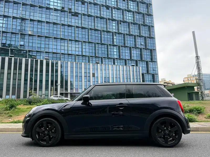 MINI 2023 1.5T COOPER Purple Night Escape Special Edition — миниатюра 4