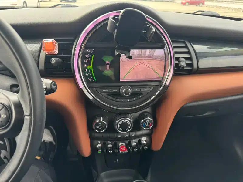 MINI 2020 1.5T COOPER Classic — миниатюра 10
