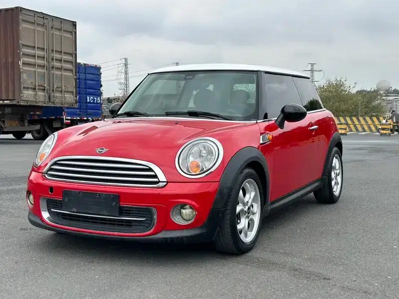 MINI 2013 1.6L ONE Limited Edition Third Model — миниатюра 1