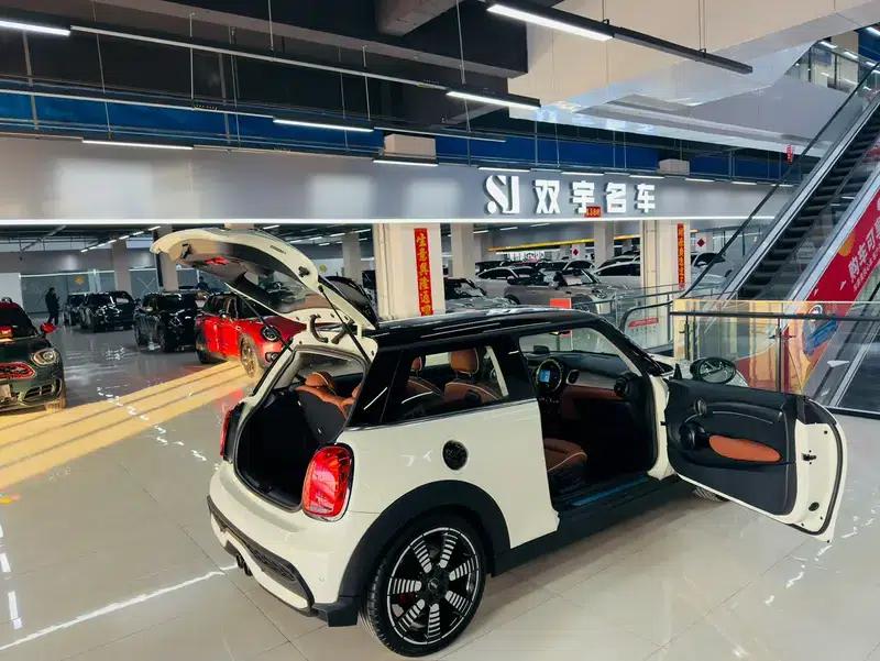 MINI 2023 2.0T COOPER S Artist — миниатюра 5