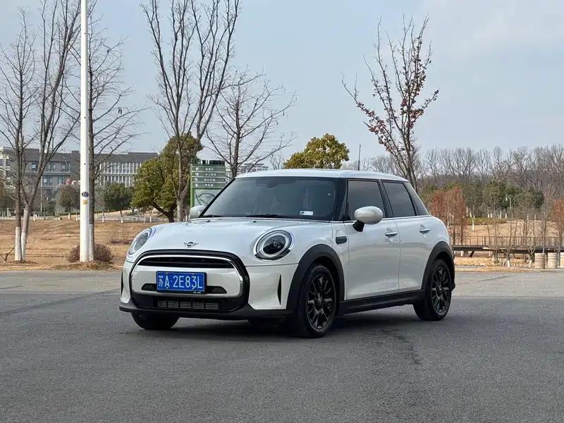 2023 MINI 1.5T ONE 5-Door Edition — миниатюра 1