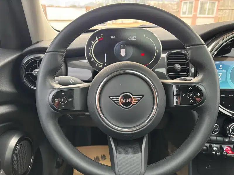 2023 MINI 1.5T ONE 5-Door Edition — миниатюра 12