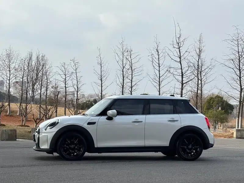 2023 MINI 1.5T ONE 5-Door Edition — миниатюра 4