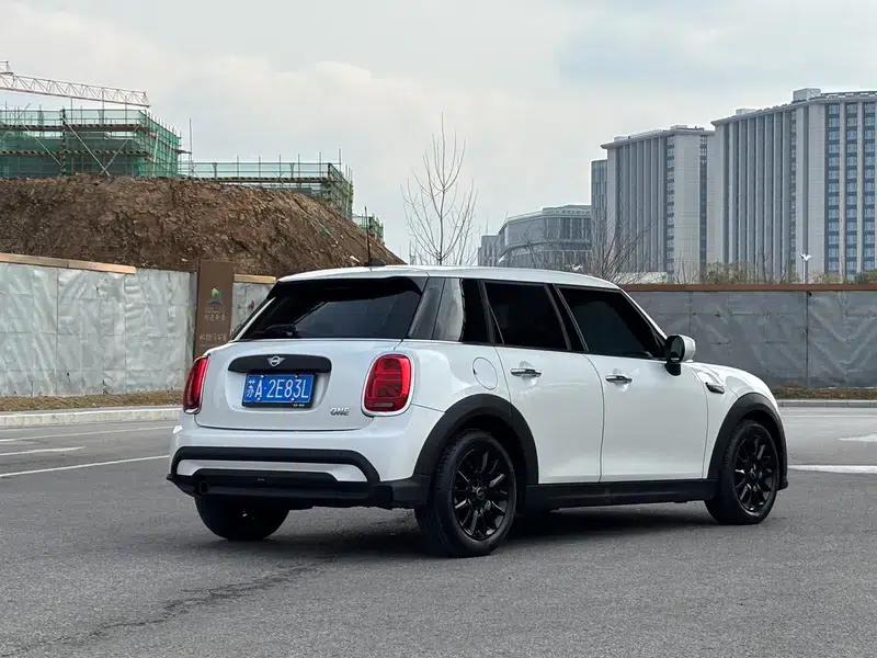 2023 MINI 1.5T ONE 5-Door Edition — миниатюра 7