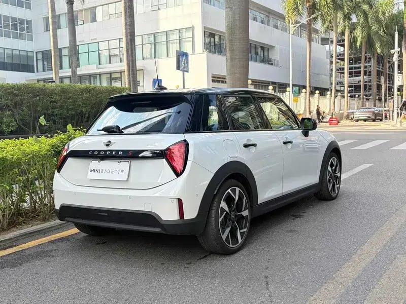 MINI 2025 2.0T COOPER S 5-Door Artist Edition — миниатюра 5