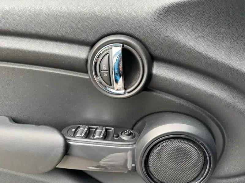 2015 MINI 1.2T ONE 5-Door — миниатюра 16