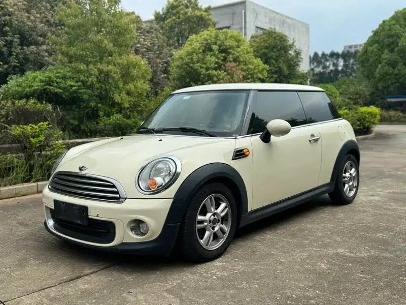 MINI 2013 1.6L ONE Limited Edition - First Model — миниатюра 1