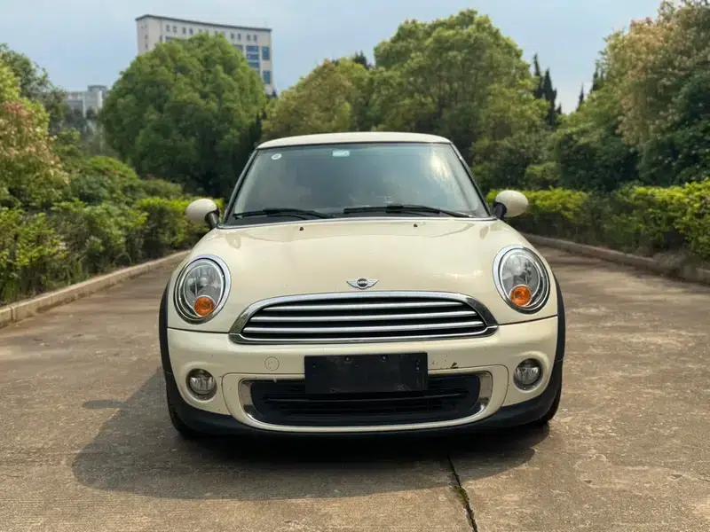 MINI 2013 1.6L ONE Limited Edition - First Model — миниатюра 2