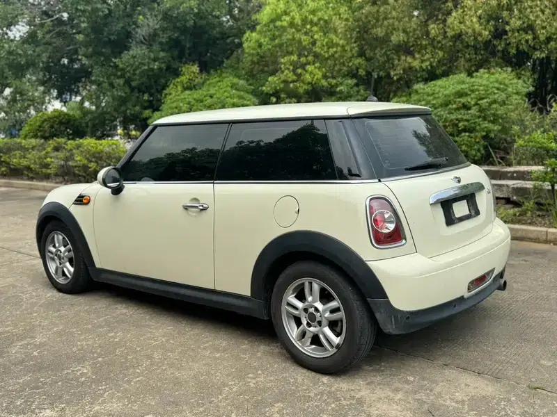 MINI 2013 1.6L ONE Limited Edition - First Model — миниатюра 4