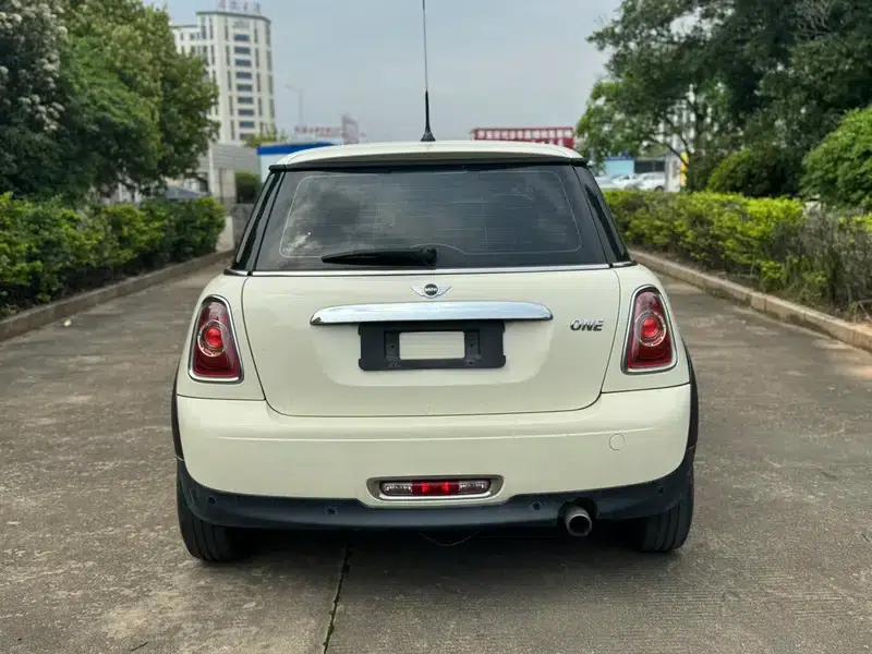 MINI 2013 1.6L ONE Limited Edition - First Model — миниатюра 5