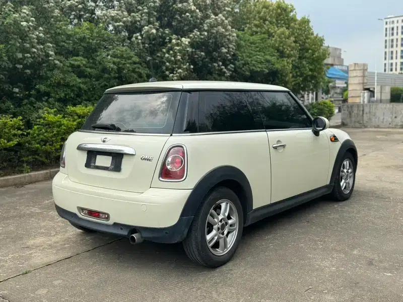 MINI 2013 1.6L ONE Limited Edition - First Model — миниатюра 6