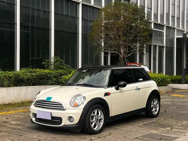 2011 MINI 1.6L COOPER Fun — миниатюра 1