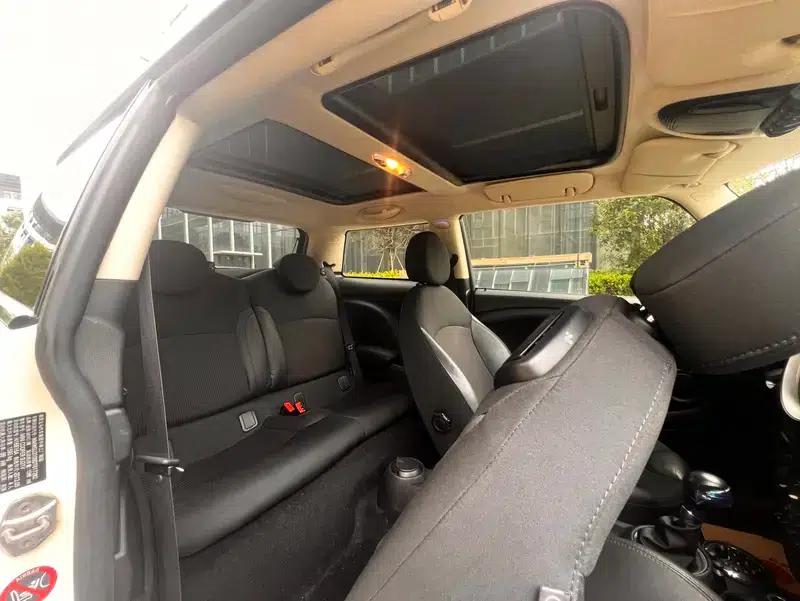 2011 MINI 1.6L COOPER Fun — миниатюра 18