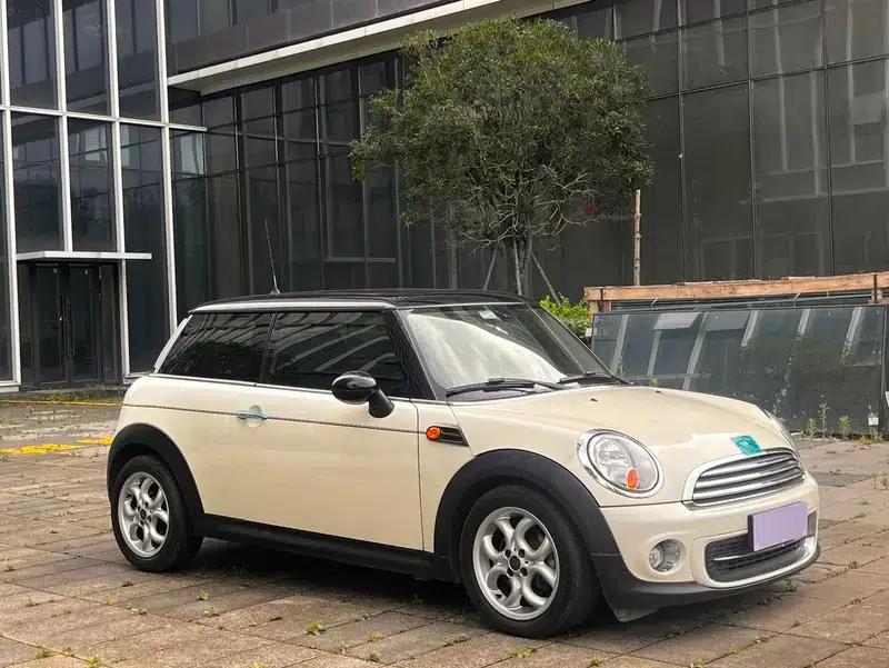 2011 MINI 1.6L COOPER Fun — миниатюра 3