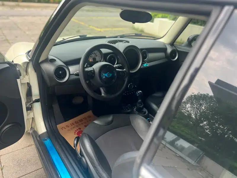 2011 MINI 1.6L COOPER Fun — миниатюра 21