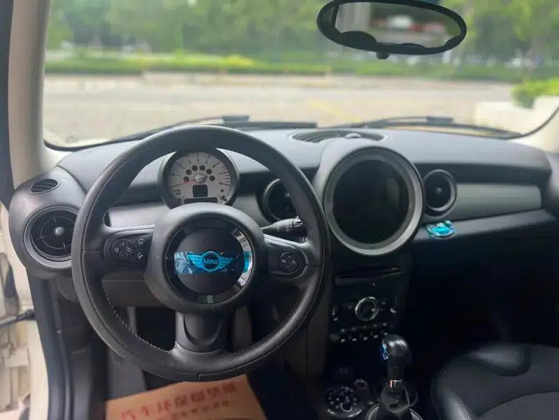 2011 MINI 1.6L COOPER Fun — миниатюра 24