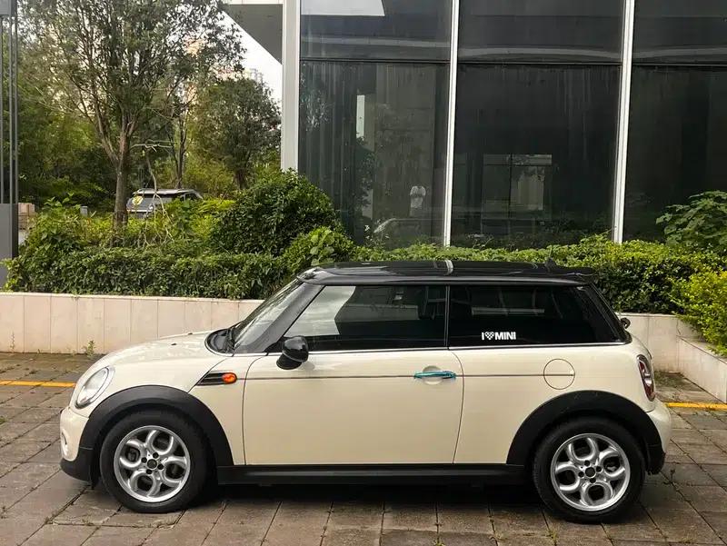 2011 MINI 1.6L COOPER Fun — миниатюра 4