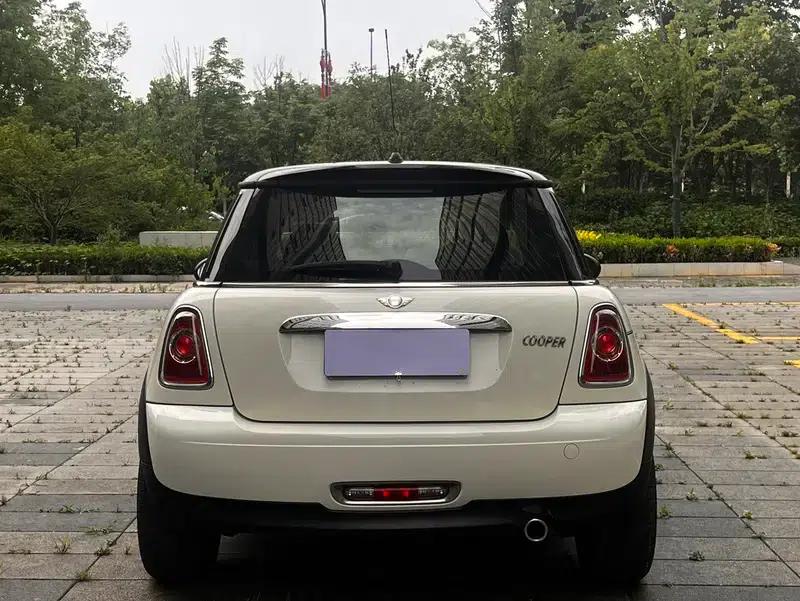 2011 MINI 1.6L COOPER Fun — миниатюра 6