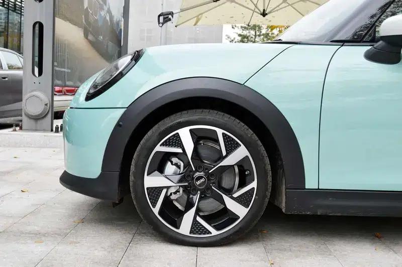 MINI 2025 2.0T COOPER S 3-Door Model - Artist — миниатюра 8