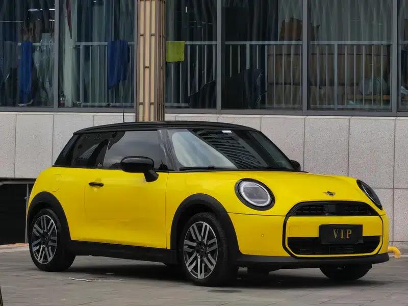 2025 MINI 1.5T COOPER Three-Door Classic — миниатюра 3