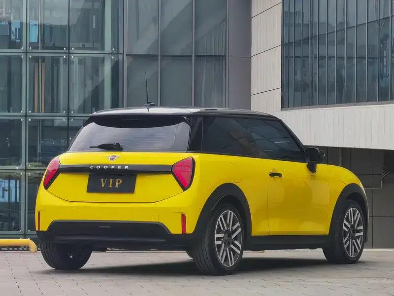 2025 MINI 1.5T COOPER Three-Door Classic — миниатюра 6