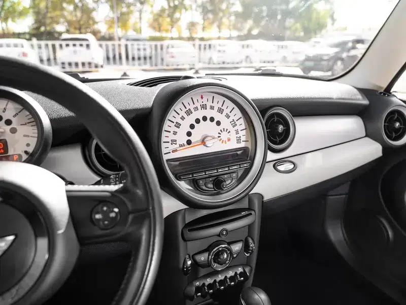 2011 MINI 1.6L COOPER Fun — миниатюра 13