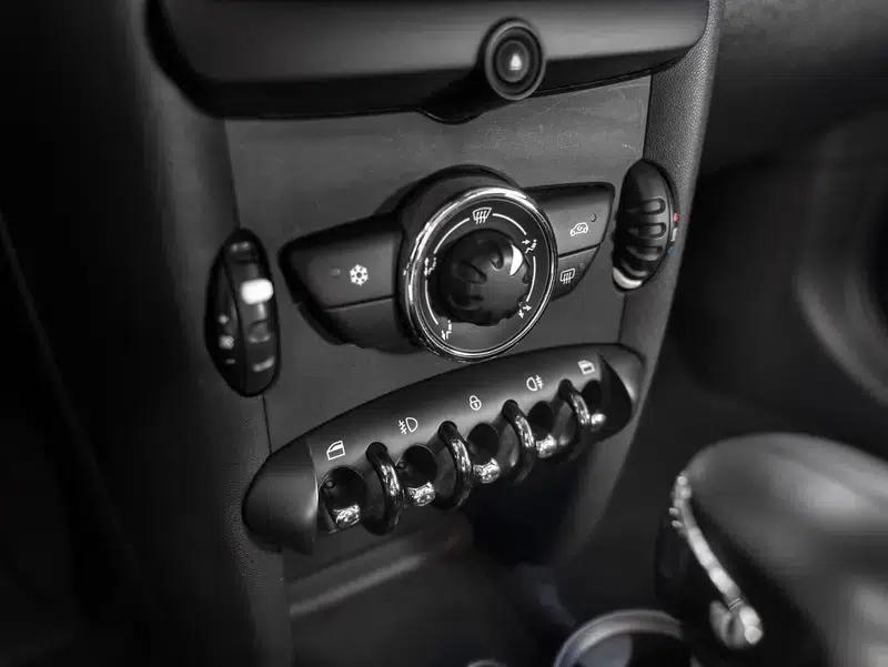 2011 MINI 1.6L COOPER Fun — миниатюра 18