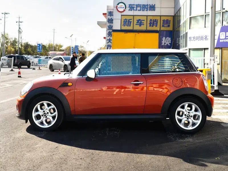 2011 MINI 1.6L COOPER Fun — миниатюра 3