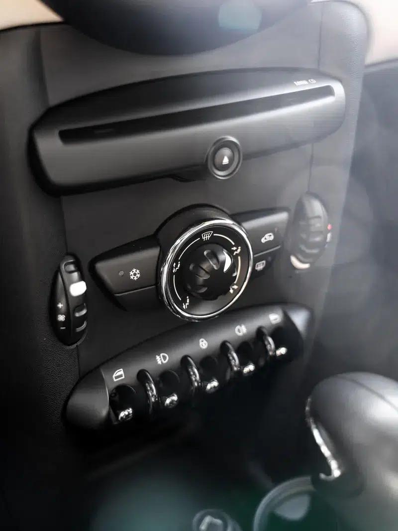 2011 MINI 1.6L COOPER Fun — миниатюра 8