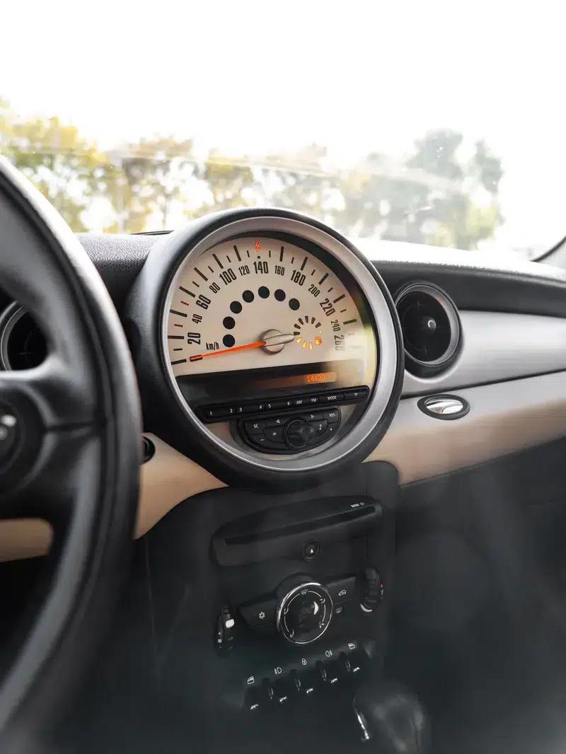 2011 MINI 1.6L COOPER Fun — миниатюра 9