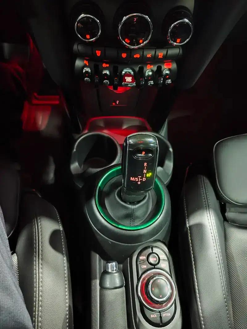 MINI 2022 Facelift 1.5T COOPER Artist 5-Door Edition — миниатюра 14